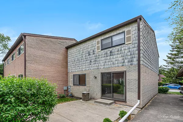 Wheeling, IL 60090,1610 Chippewa TRL