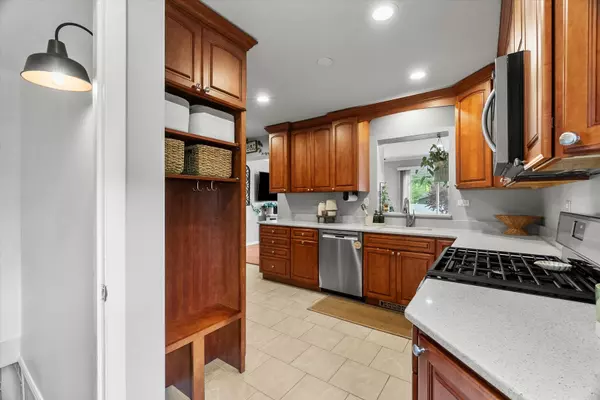 Mundelein, IL 60060,1173 Highland RD