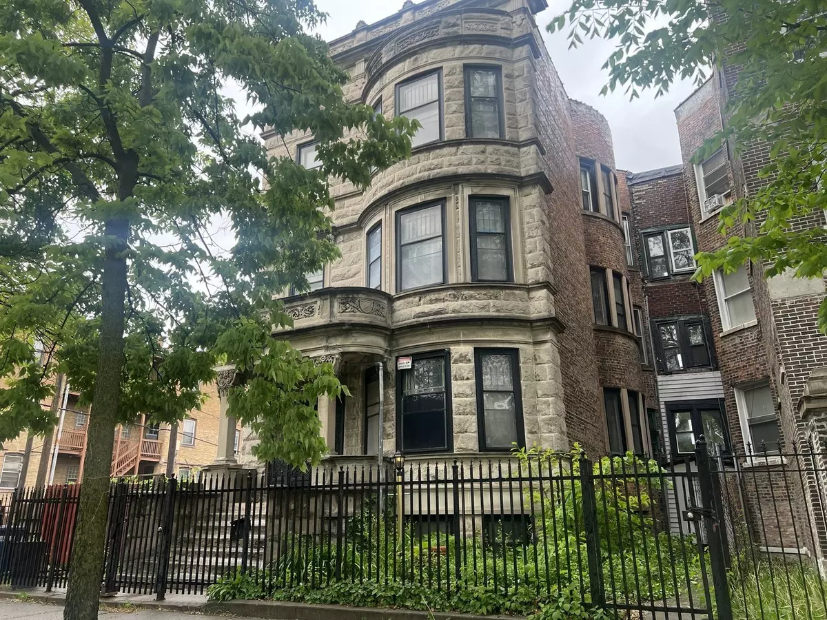 Chicago, IL 60624,3526 W Jackson BLVD