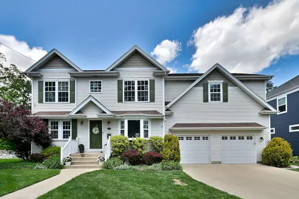 Elmhurst, IL 60126,Address not disclosed