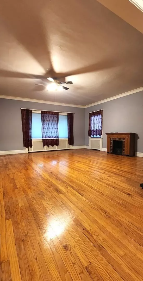 Chicago, IL 60649,7227 S Bennett AVE