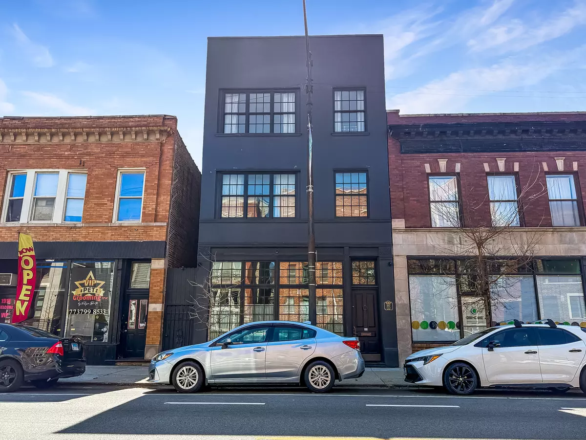 Chicago, IL 60657,1917 W Belmont AVE