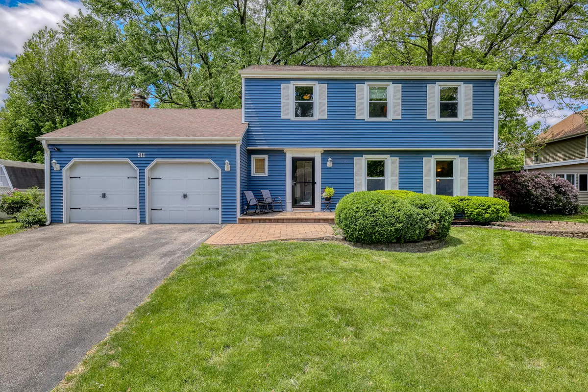 Batavia, IL 60510,911 Woodland Hills RD