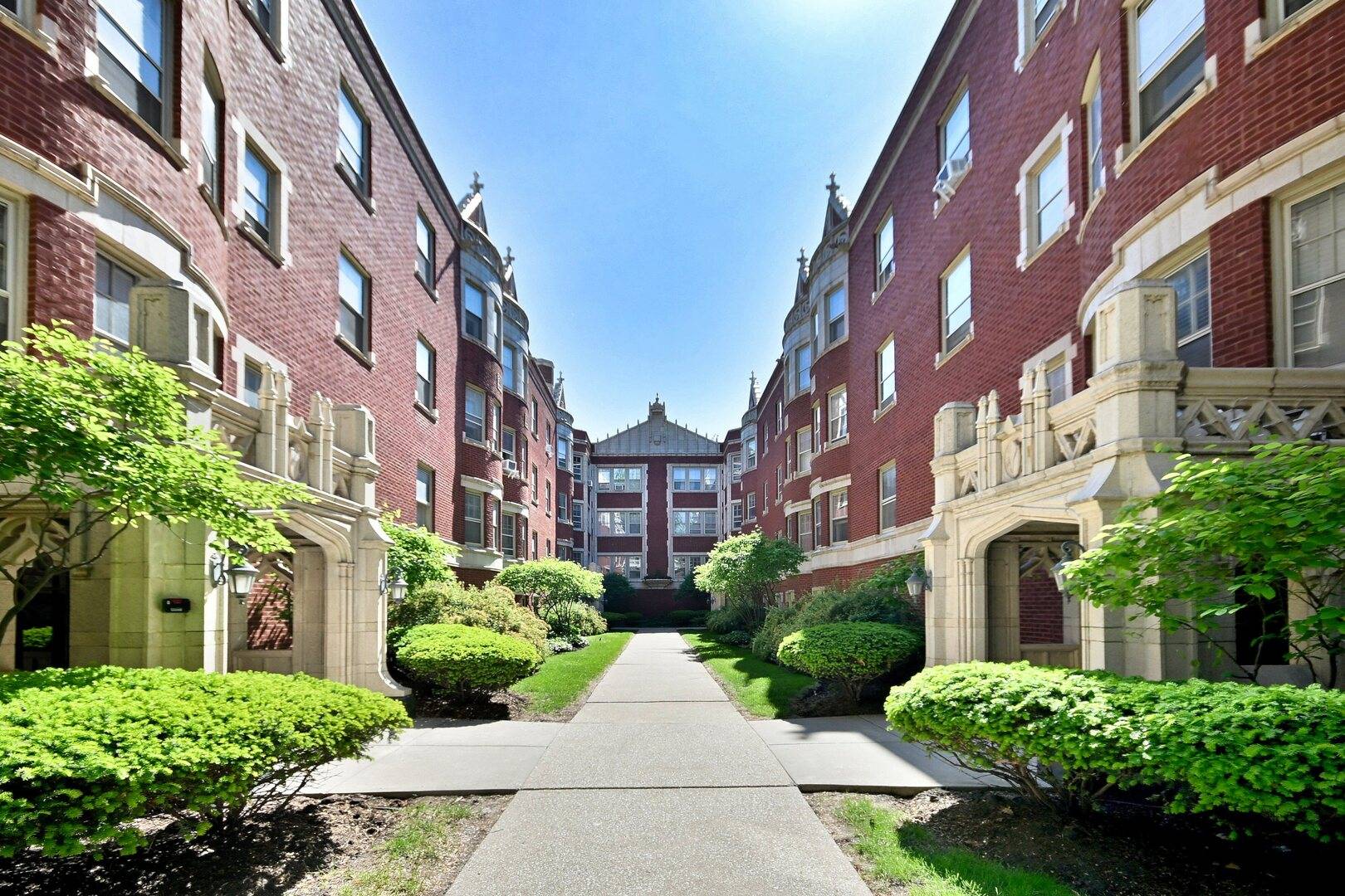 226 N Oak Park AVE #3N, Oak Park, IL 60302