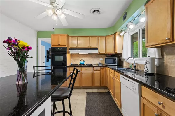 Barrington, IL 60010,605 Lill ST