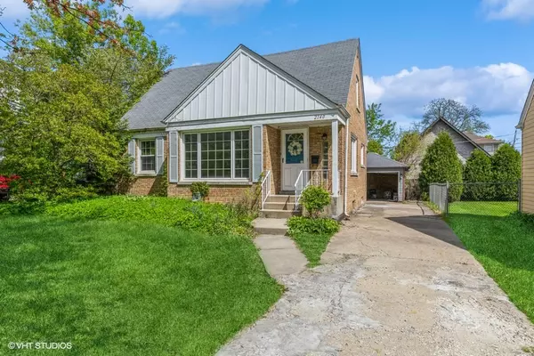 2140 Cedar CT, Glenview, IL 60025