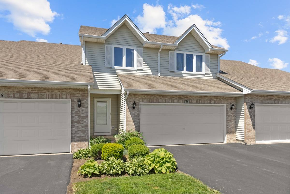 816 Adam LN, Hampshire, IL 60140