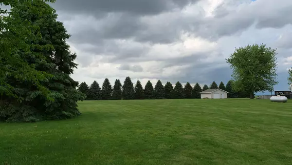 Villa Grove, IL 61956,29 N Deer Lake N