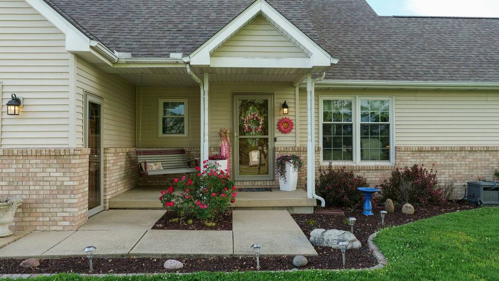 Villa Grove, IL 61956,29 N Deer Lake N
