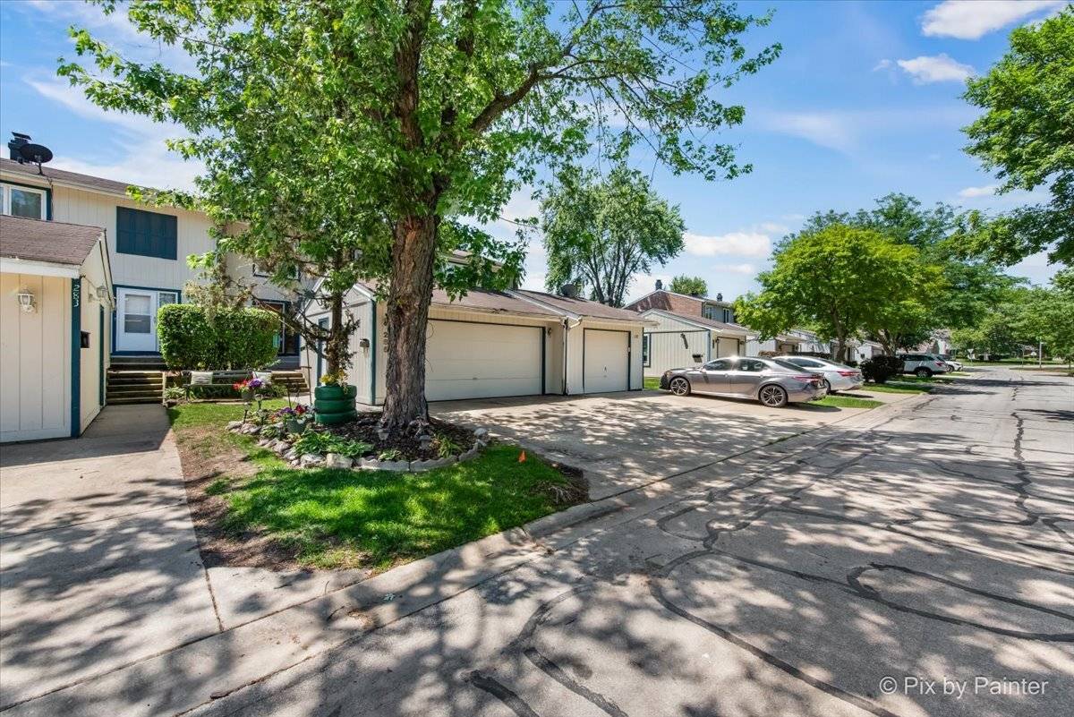 Bloomingdale, IL 60108,285 Colony Green DR