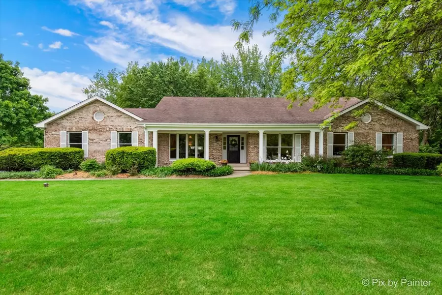 39W889 Deer Run DR, St. Charles, IL 60175