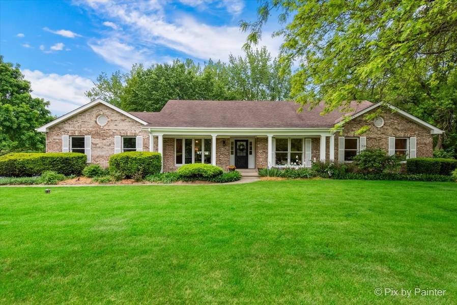 39W889 Deer Run DR, St. Charles, IL 60175