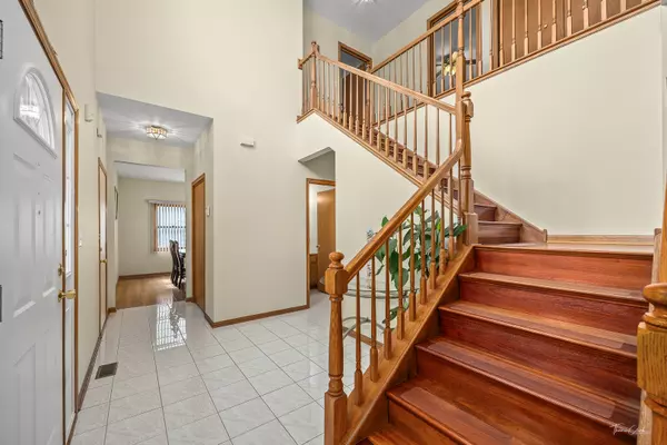 Woodridge, IL 60517,2048 Westbury DR