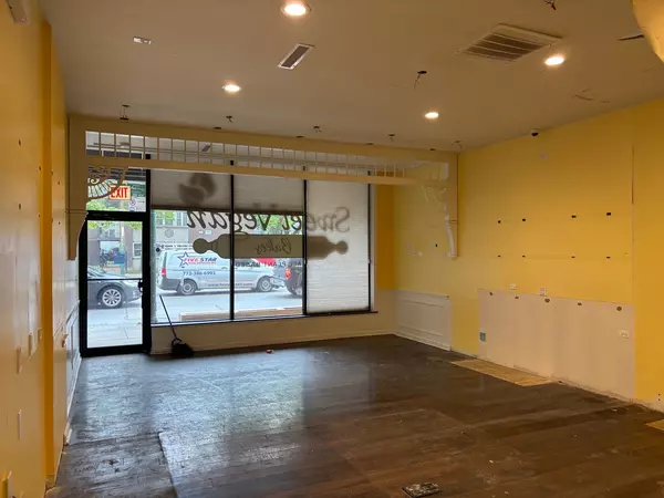 Chicago, IL 60610,409 W North AVE
