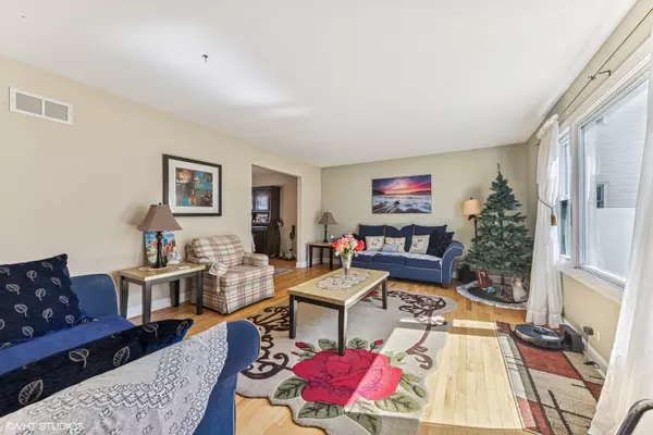 Glen Ellyn, IL 60137,121 S Parkside AVE