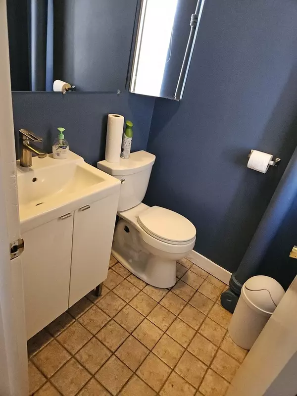 Niles, IL 60714,7940 W Oakton AVE