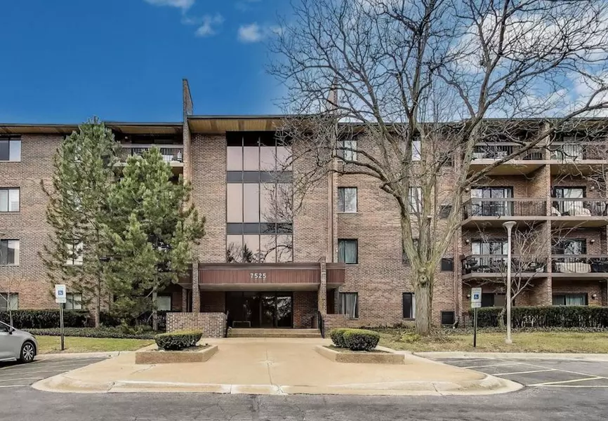 7525 Nantucket DR #106, Darien, IL 60561