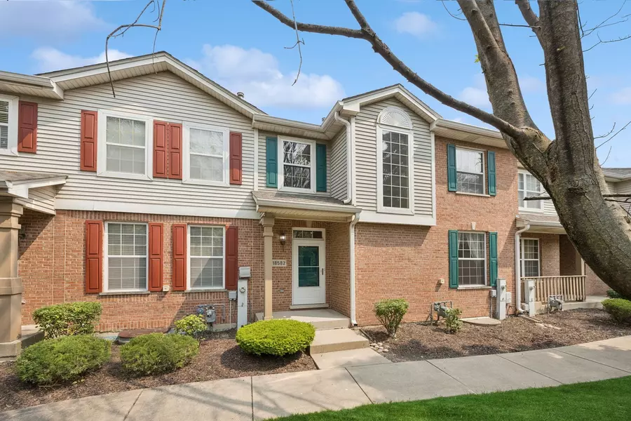 18582 W Point DR, Tinley Park, IL 60477