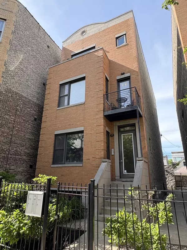 Chicago, IL 60647,2918 W Palmer ST #1