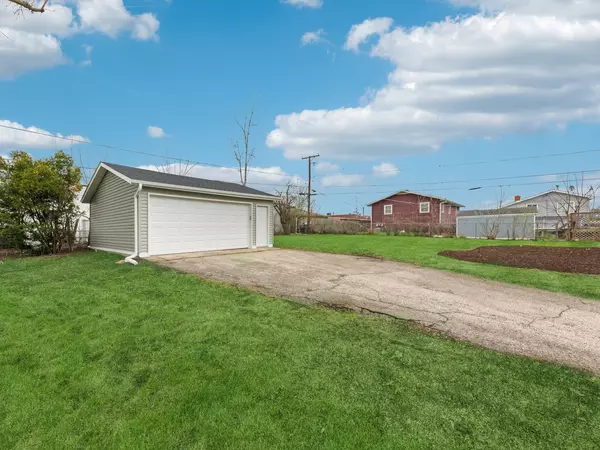 Round Lake Beach, IL 60073,520 W Pheasant CT