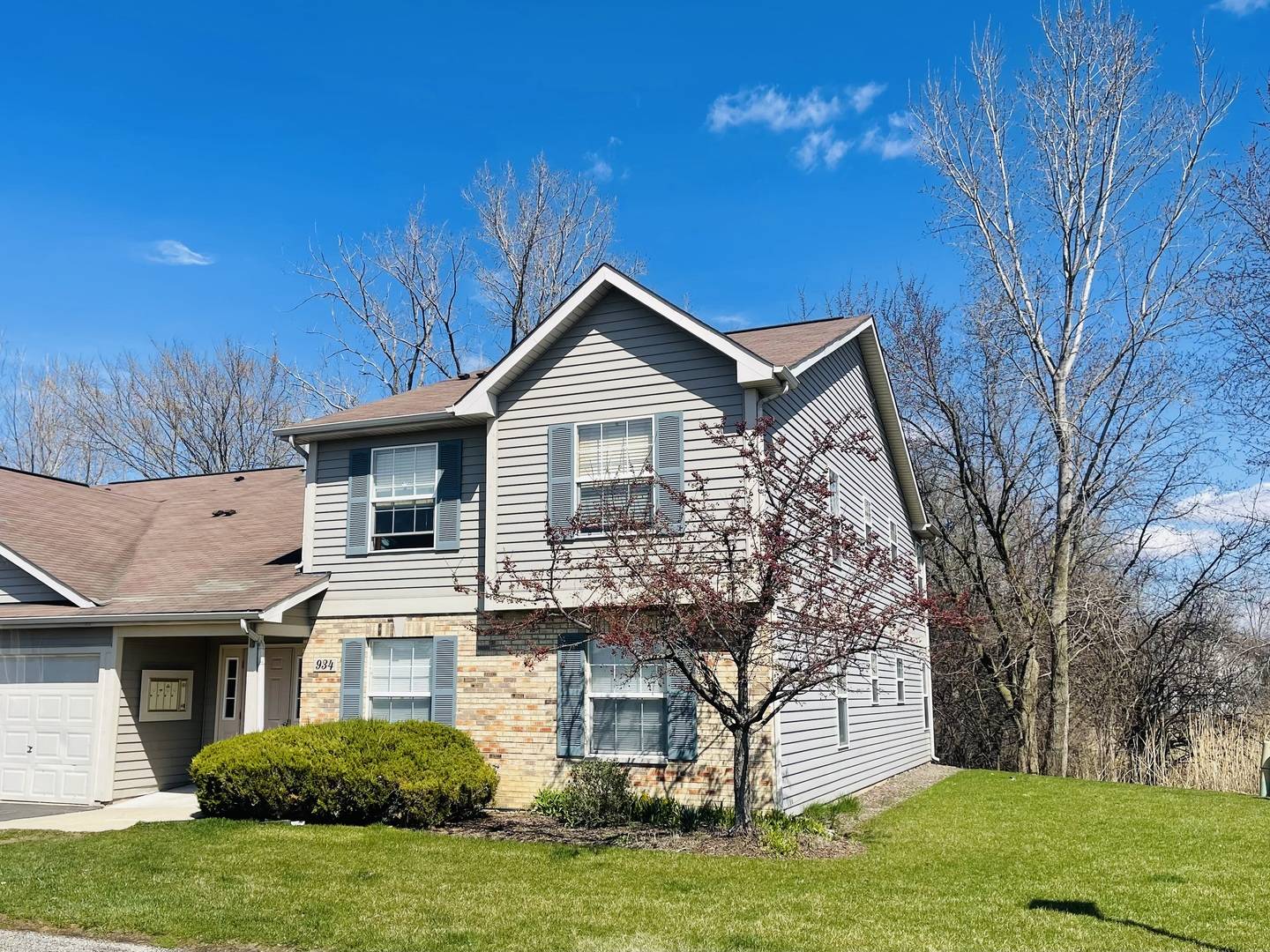 934 N Village DR #4, Round Lake Beach, IL 60073