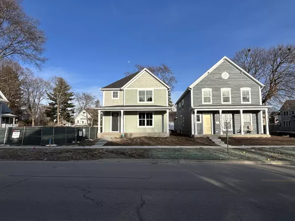 Palatine, IL 60067,2 E Slade ST