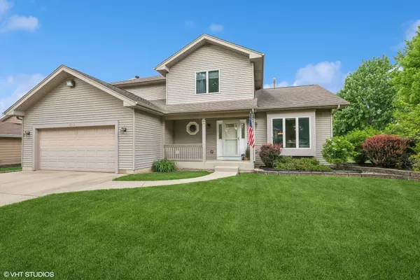 810 Tamarac DR, Algonquin, IL 60102