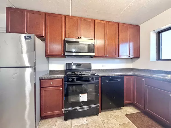 Addison, IL 60101,735 N Swift RD #102