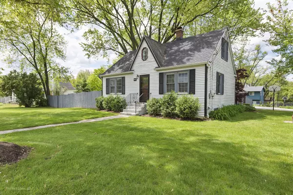 Gurnee, IL 60031,990 Magnolia AVE