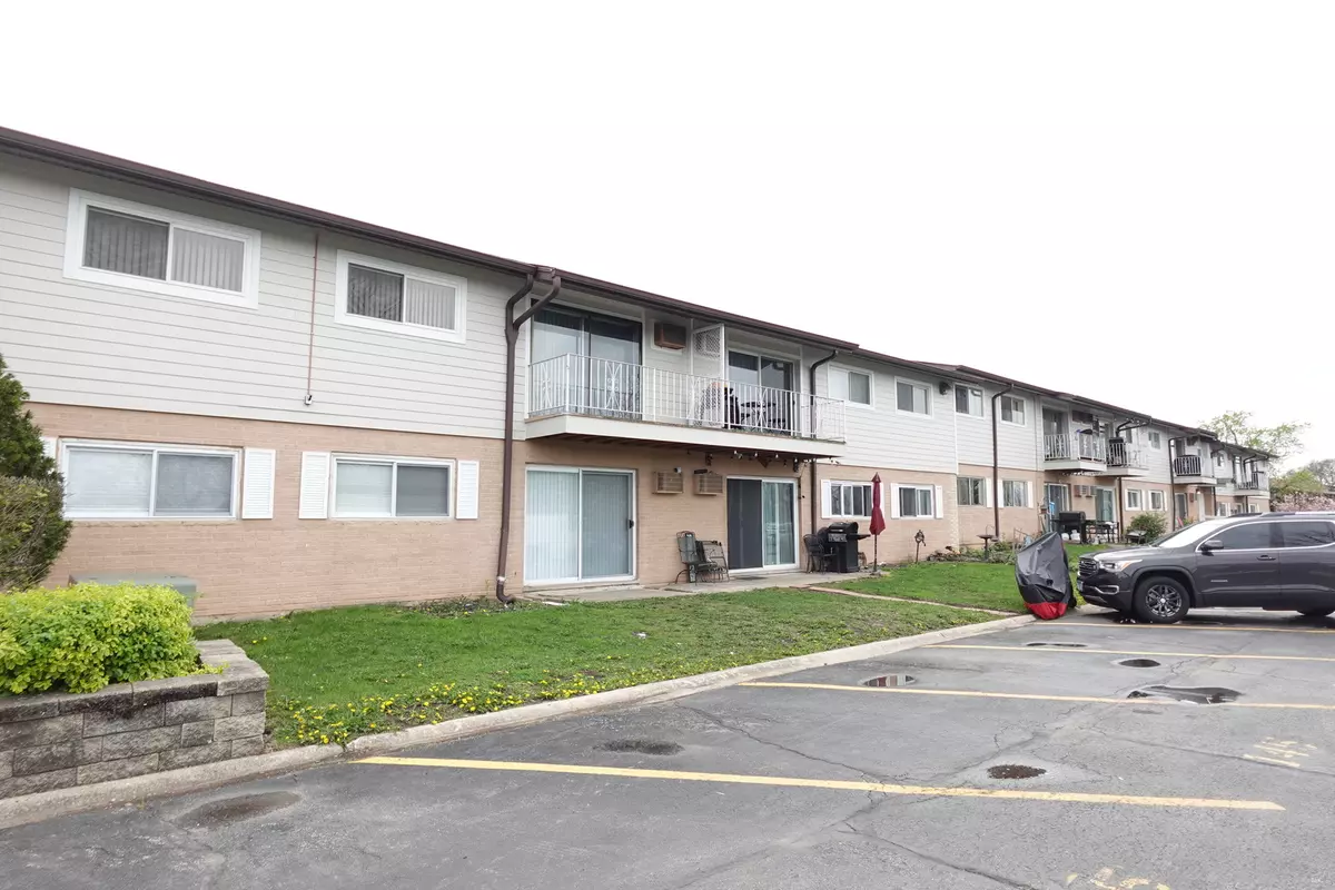 Prospect Heights, IL 60070,870 E OLD WILLOW RD #146