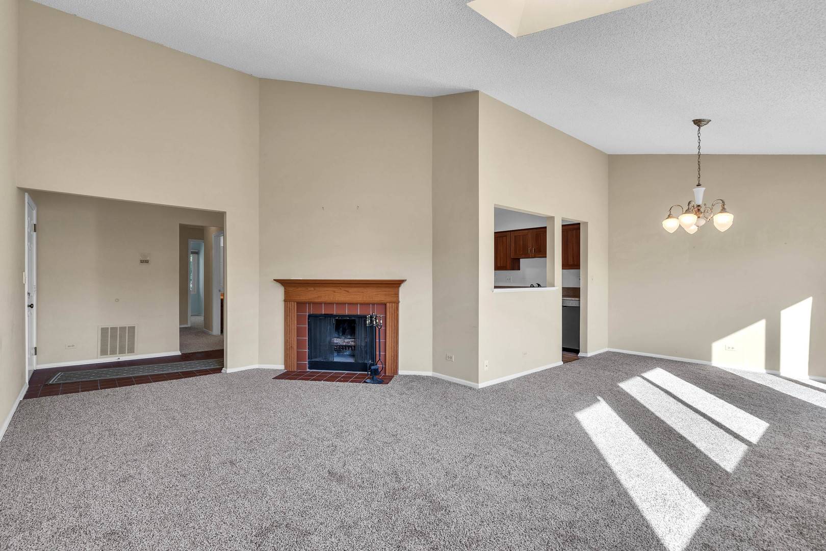 Buffalo Grove, IL 60089,143 W FABISH DR #143