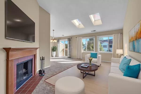 Buffalo Grove, IL 60089,143 W FABISH DR #143