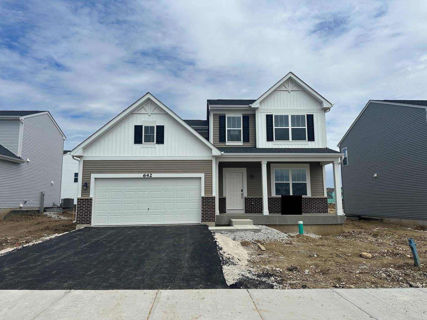 642 Henry LN, Oswego, IL 60543