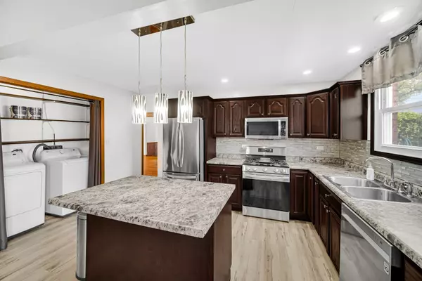 Crestwood, IL 60418,12809 W Playfield DR