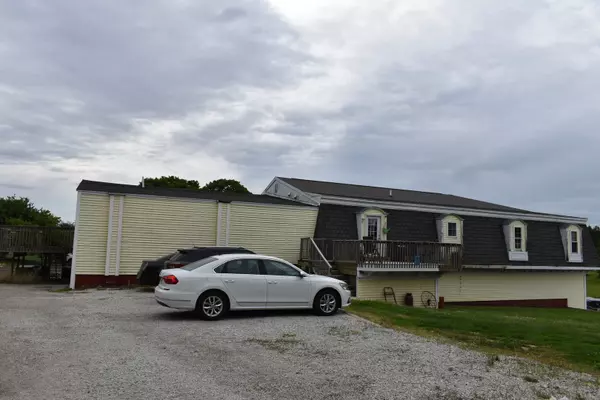 Eureka, IL 61530,941 W Center ST