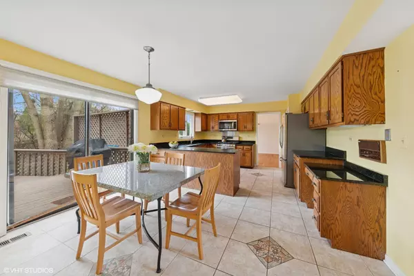 Deerfield, IL 60015,73 Augusta DR