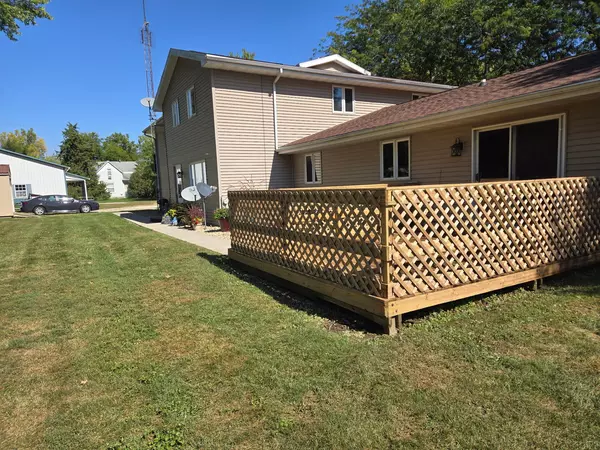 Creston, IL 60113,215 S Ridge ST