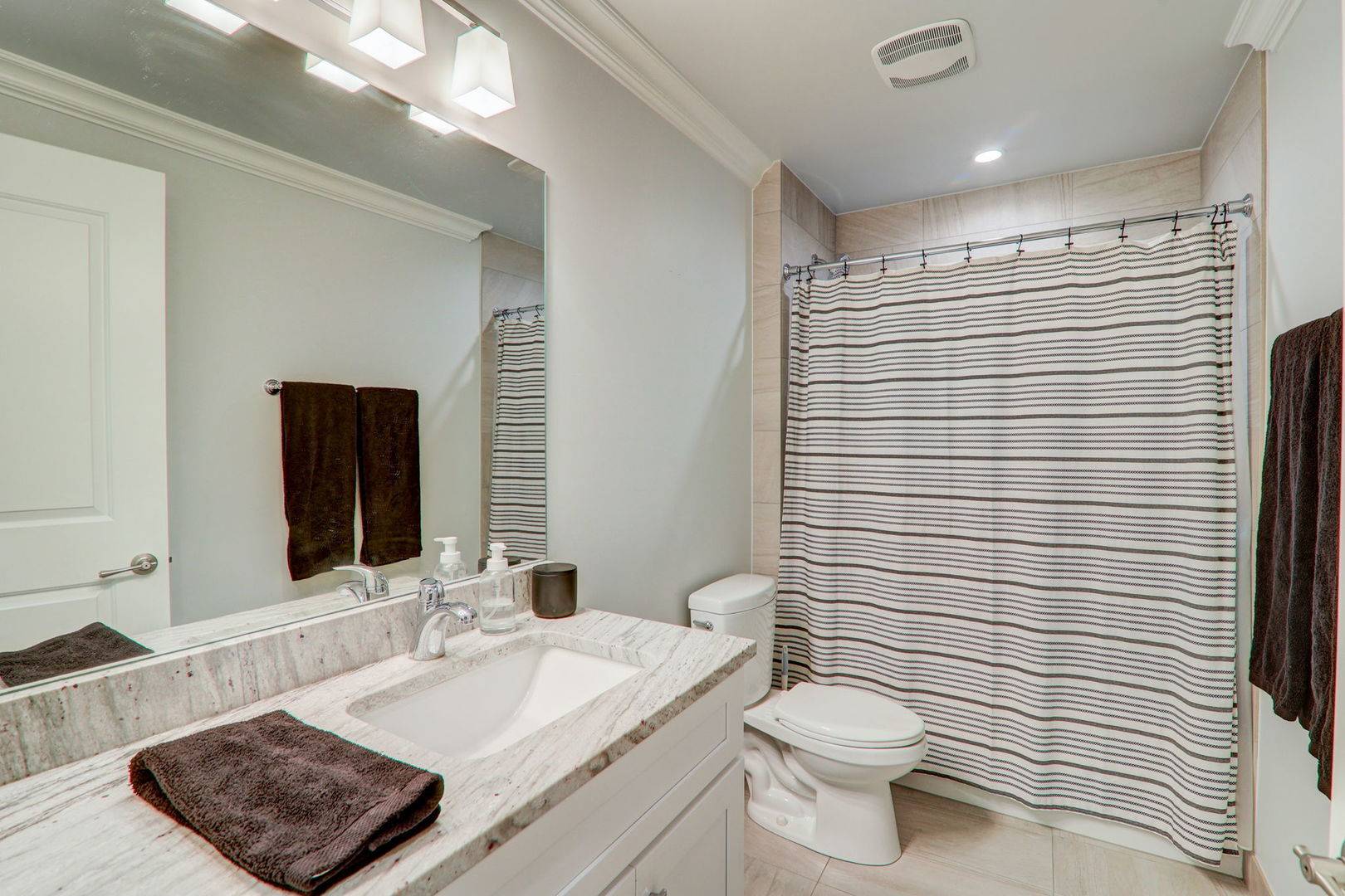 Chicago, IL 60607,33 S Ashland AVE #302