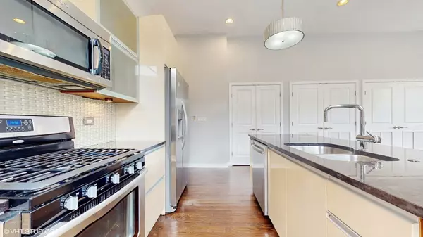 Chicago, IL 60647,2712 N Artesian AVE #3