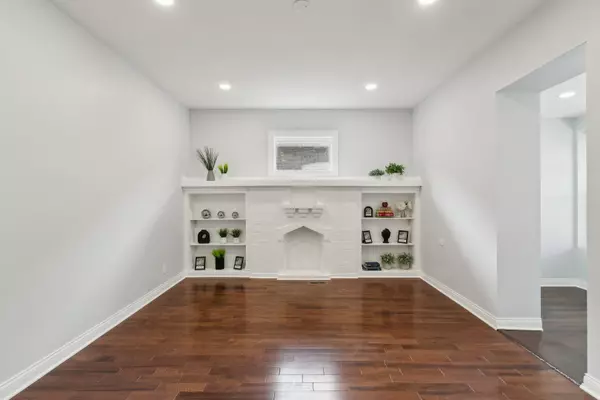 Chicago, IL 60620,8019 S BISHOP ST