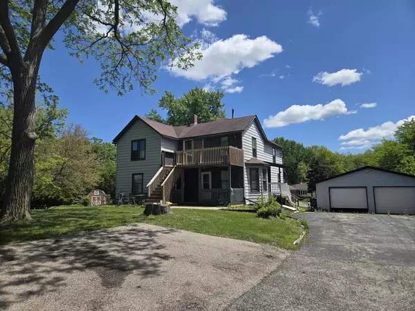 Woodstock, IL 60098,945-947 South ST