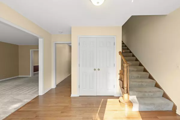 Naperville, IL 60563,1209 W Bauer RD