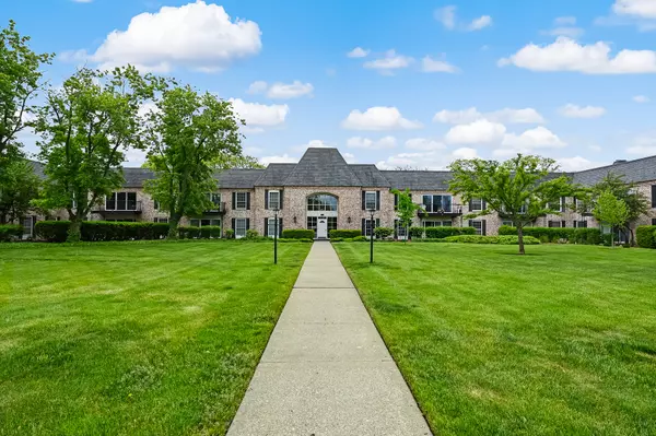 136 Carriage Way DR #C112, Burr Ridge, IL 60527