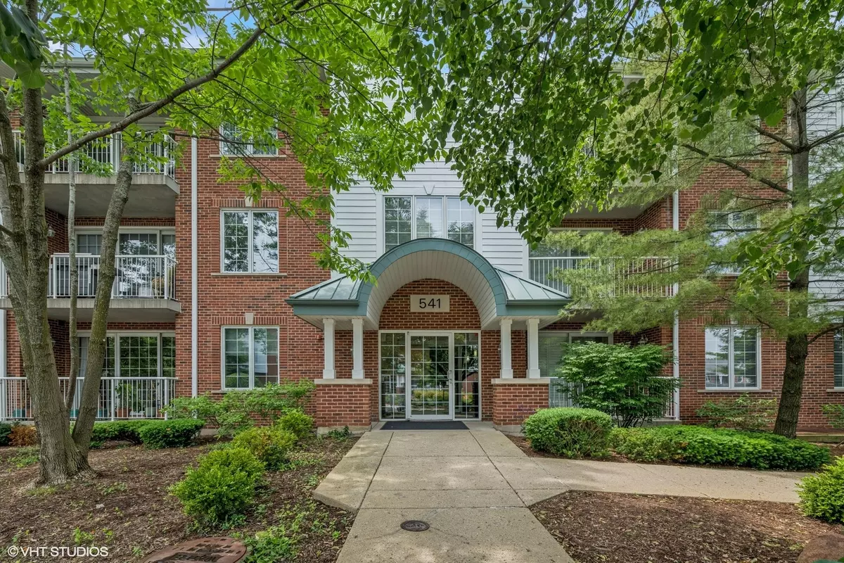 Barrington, IL 60010,541 N Hough ST #205