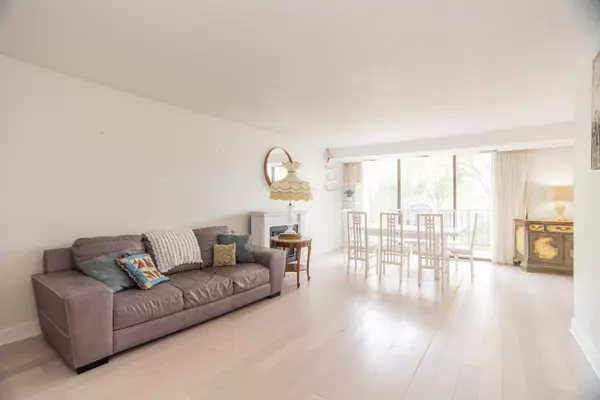 Elmhurst, IL 60126,2 S Atrium WAY #208
