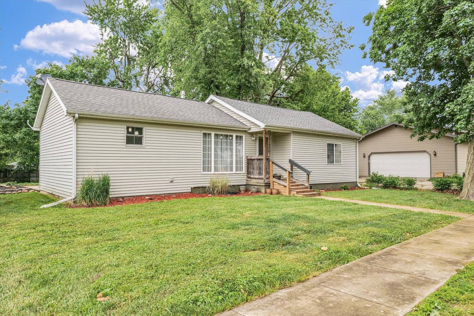 Farmer City, IL 61842,318 W Market ST