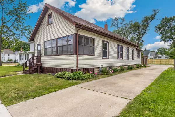 1006 W 1st ST, Dixon, IL 61021