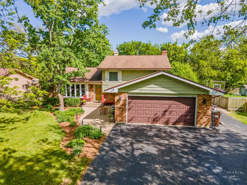 1103 Hillcrest AVE, Fox River Grove, IL 60021