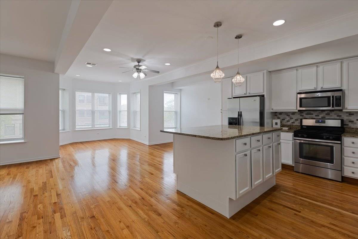 Chicago, IL 60615,4842 S Michigan AVE #2S
