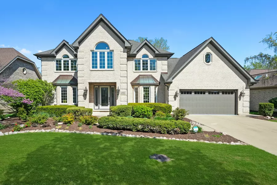 6901 Grand AVE, Downers Grove, IL 60516